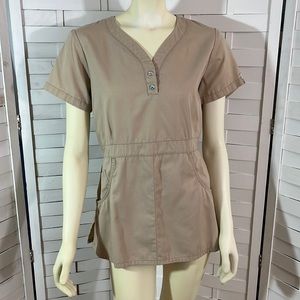 Koi tan with butterfly snaps scrub top size m